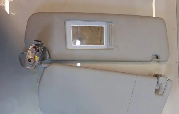 Volkswagen Touareg II Sun visor