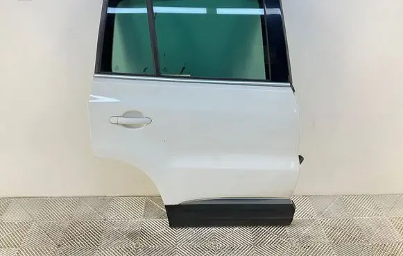 Volkswagen Tiguan Rear door 5N0833312B