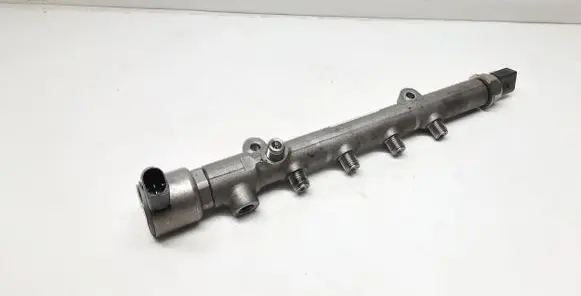 Mercedes-Benz C W204 Fuel main line pipe A6510700495 9307Z521A 9307Z522A00