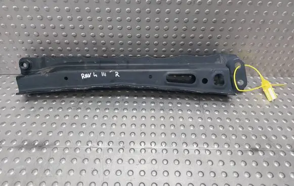 Toyota RAV 4 (XA30) Front bumper mounting bracket