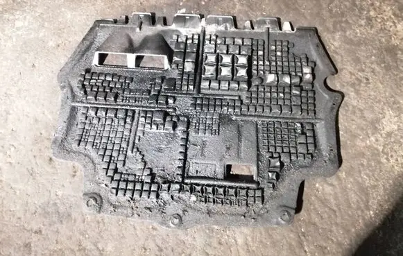 Volkswagen PASSAT B6 Engine splash shield/under tray 3C0825237 3C0825237F