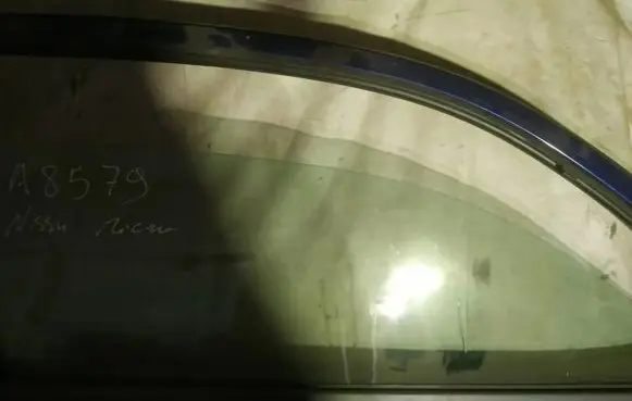 Nissan Micra Front door window glass four-door as2