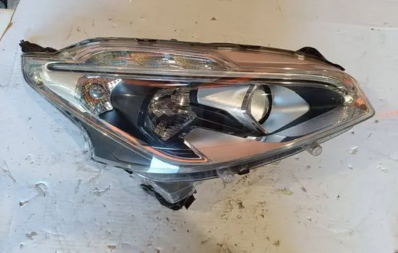Peugeot 208 I Headlight/headlamp 9810805880