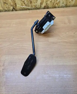Volvo XC90 Accelerator throttle pedal 30683521