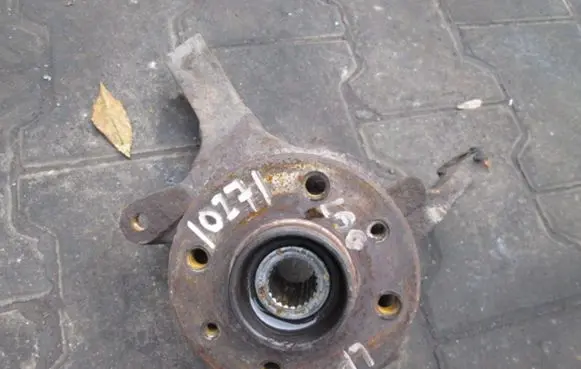 Renault Laguna I Front wheel hub spindle knuckle