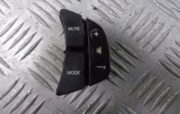 KIA Ceed Steering wheel buttons/switches 