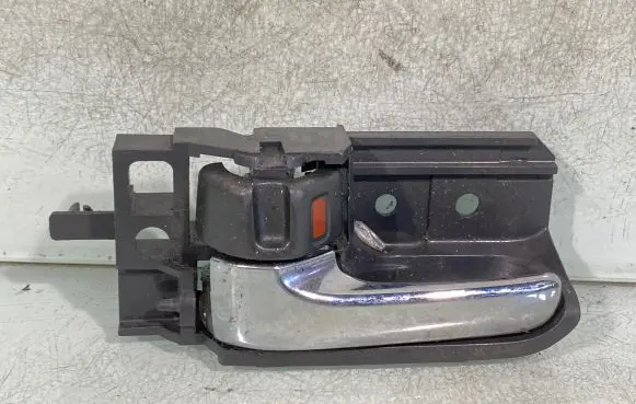 Toyota Avensis T250 Front door interior handle 50594a1