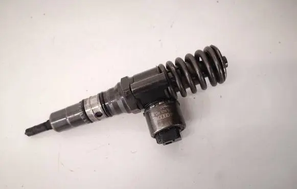 Volkswagen Touran I Fuel injector 03G130073B