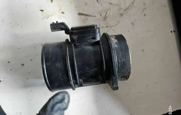 Renault Megane III Mass air flow meter 5WK97021 8200682558 H8200702517