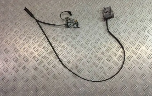 BMW X3 F25 Engine bonnet/hood lock release cable 7210735 7336582