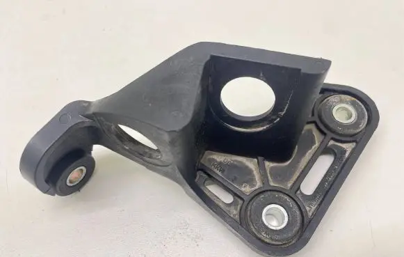 Skoda Octavia Mk2 (1Z) Gear shift cable bracket 1K0711789J