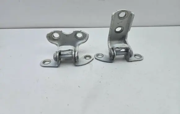 Toyota Prius (XW30) Rear door hinge set 