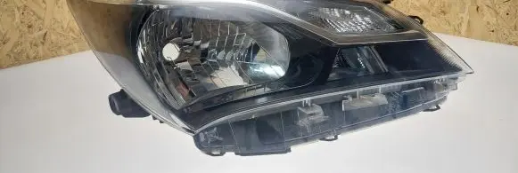 Toyota Yaris Headlight/headlamp MI051013