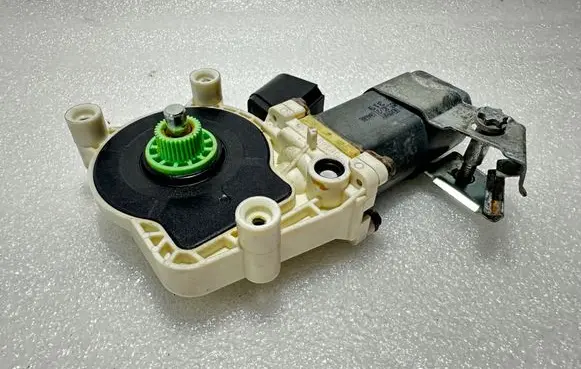 BMW 5 E60 E61 Rear door window regulator motor 6922319