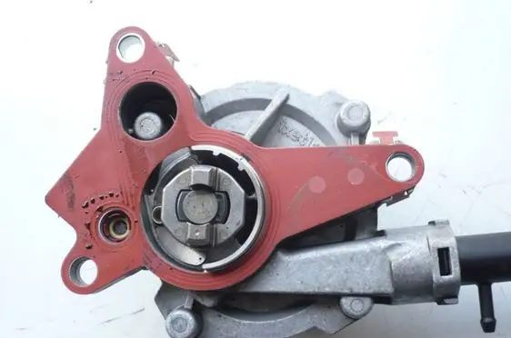 Opel Movano B Vacuum pump 124326534664378