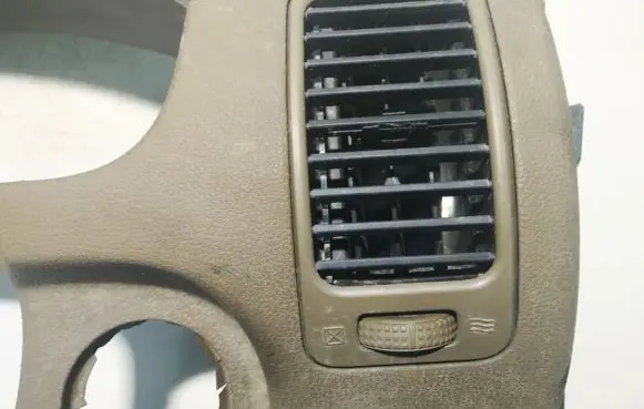 Nissan Pathfinder R51 Dash center air vent grill
