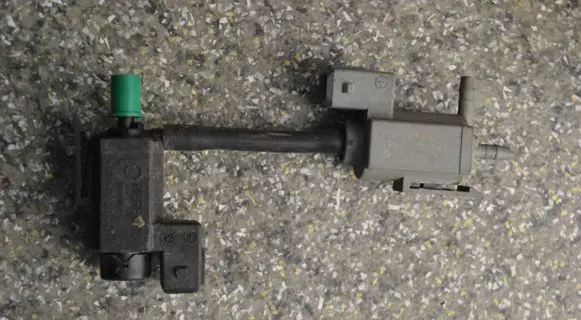 BMW 7 E65 E66 Vacuum valve 7516376 7516375
