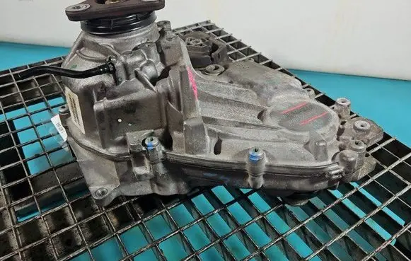 Gearbox transfer box case