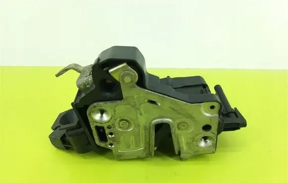Mercedes-Benz E W210 Front door lock 