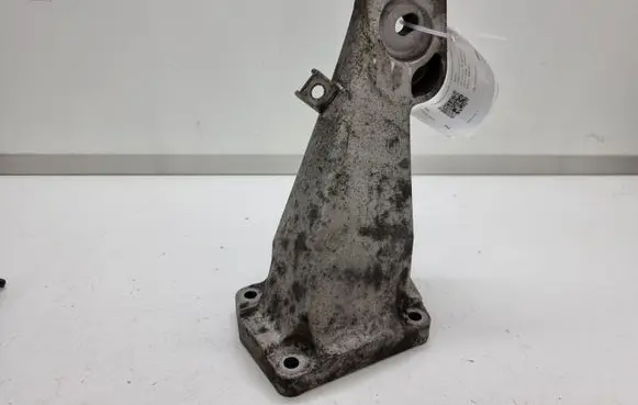 BMW 5 E60 E61 Engine mounting bracket 6763218 592801