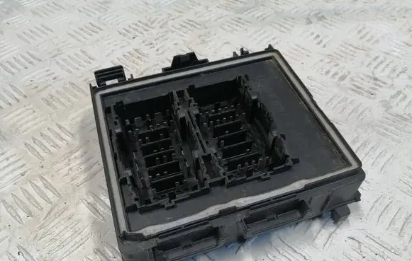Ford Fiesta Fuse module H1BT14D068AG GSDBCDE 9690381043