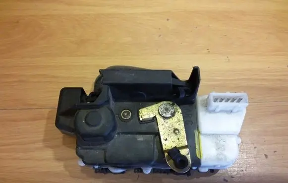 Peugeot 607 Rear door lock