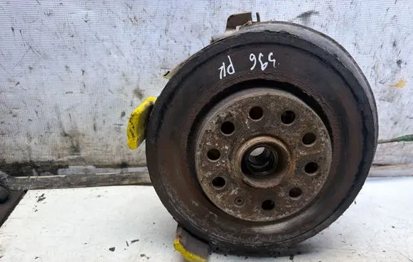 Volkswagen Golf V Front wheel hub spindle knuckle