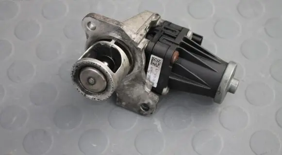 Nissan Juke I F15 EGR valve 50797503
