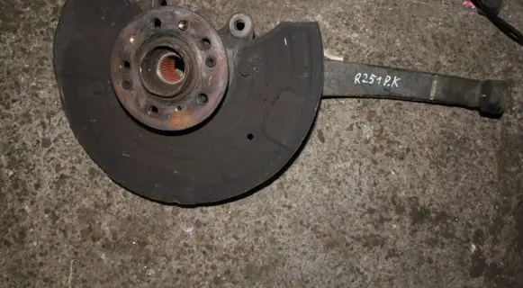 Mercedes-Benz R W251 Front wheel hub