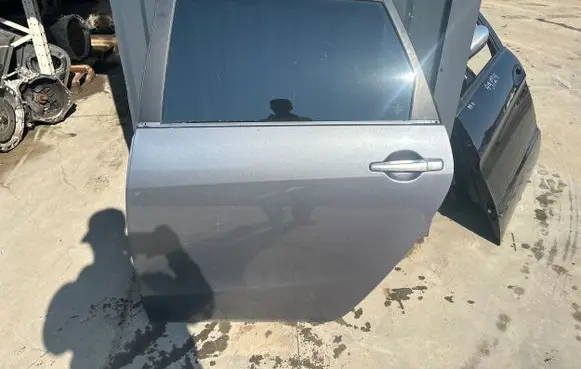 Mitsubishi Grandis Rear door