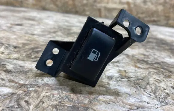 Nissan 350Z Fuel tank opening switch 