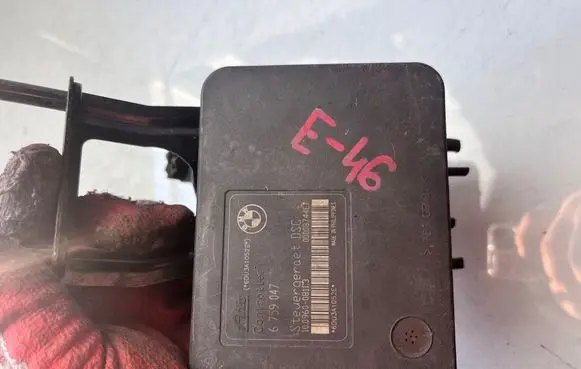 BMW 3 E46 ABS Pump 6759047 00008744E1 10096008113