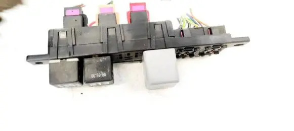 Volkswagen PASSAT B5 Fuse box set 8L0941822A 896083000