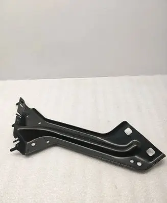 Audi Q5 SQ5 Fender mounting bracket 8R0821135