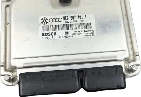 Volkswagen PASSAT B5 Engine control unit/module 8E0907401T 0281011444