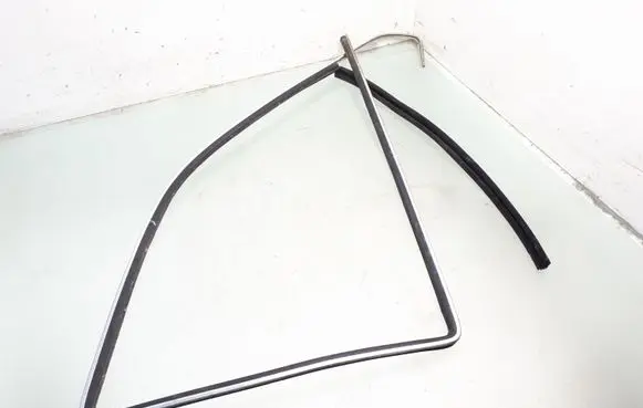 Ford Sierra Windshield trim
