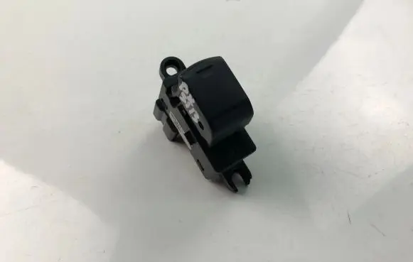Nissan Note (E11) Electric window control switch 25411EA003