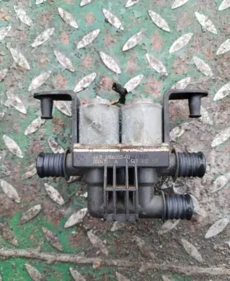 BMW X5 E53 Coolant heater control valve 6906652