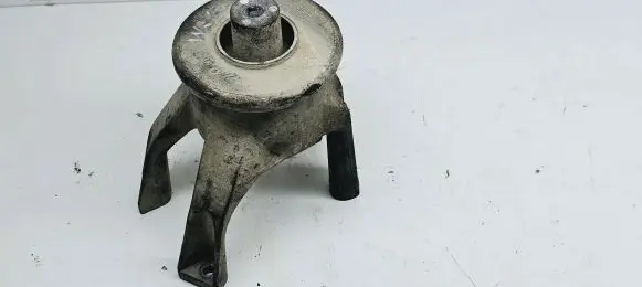 Volkswagen Multivan T5 Engine mount bracket