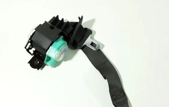 Middle seatbelt (rear)