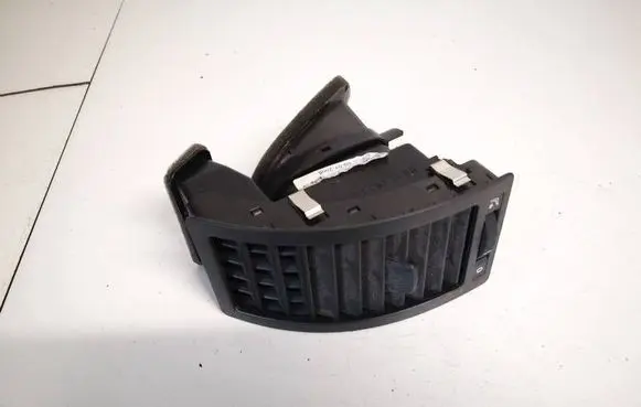 Volkswagen Polo IV 9N3 Dash center air vent grill 6q0819703