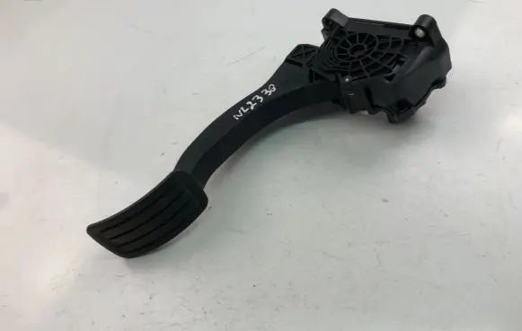Citroen C4 II Picasso Accelerator throttle pedal 86ET40