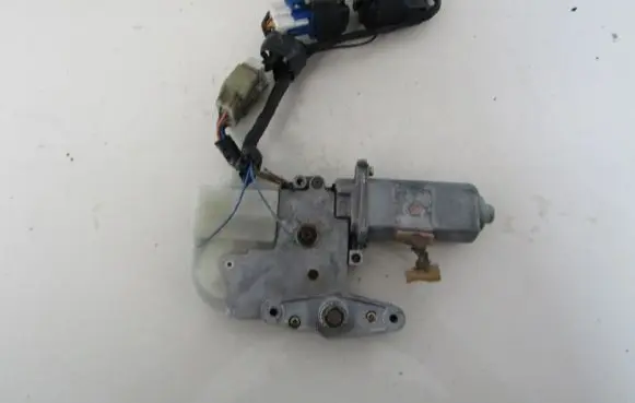 Mazda 626 Sunroof motor/actuator 