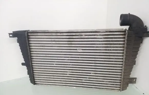 Opel Zafira B Intercooler radiator 13223395