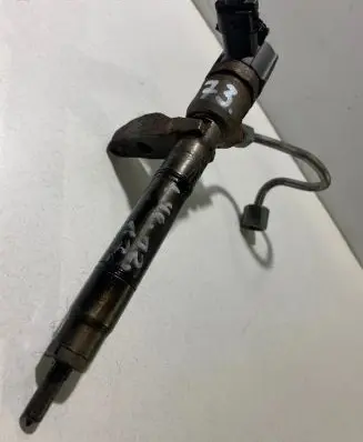 Hyundai i40 Fuel injector 0445110211