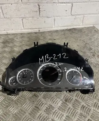 Mercedes-Benz E W212 Speedometer (instrument cluster) A2129001014