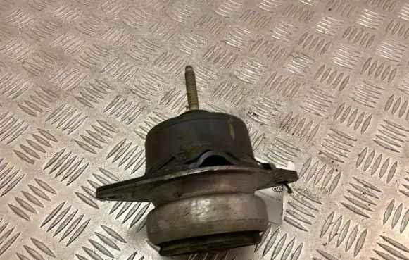 Ford Mustang VI Engine mount bracket