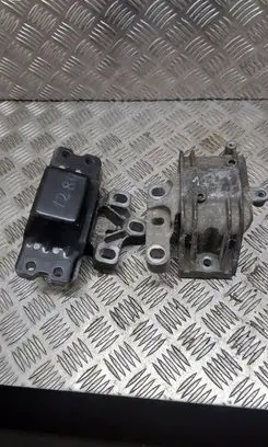Volkswagen Cross Touran I Engine mount bracket 1K0199262 1K0199555