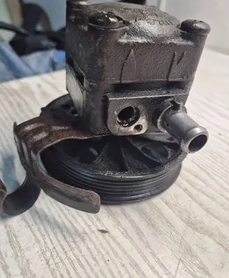 Volvo V70 Power steering pump 30741789 7613955157