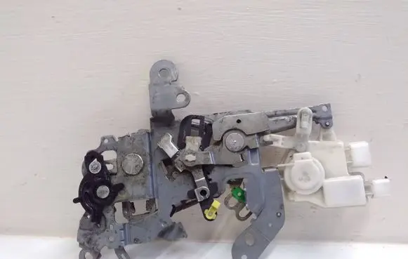 Mazda 5 Sliding door lock 